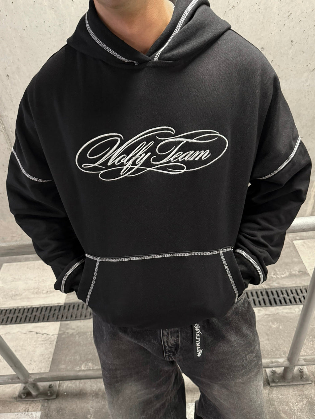 WOLFYTEAM HOODIE - OUTLINES