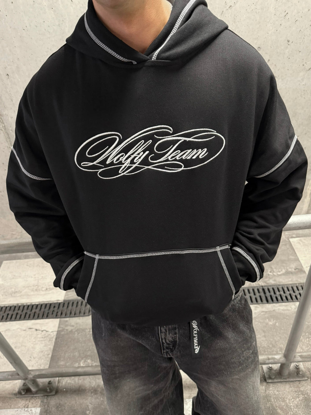 WOLFYTEAM HOODIE - OUTLINES